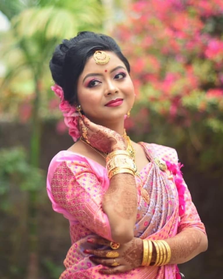 Makeup artist Sikha